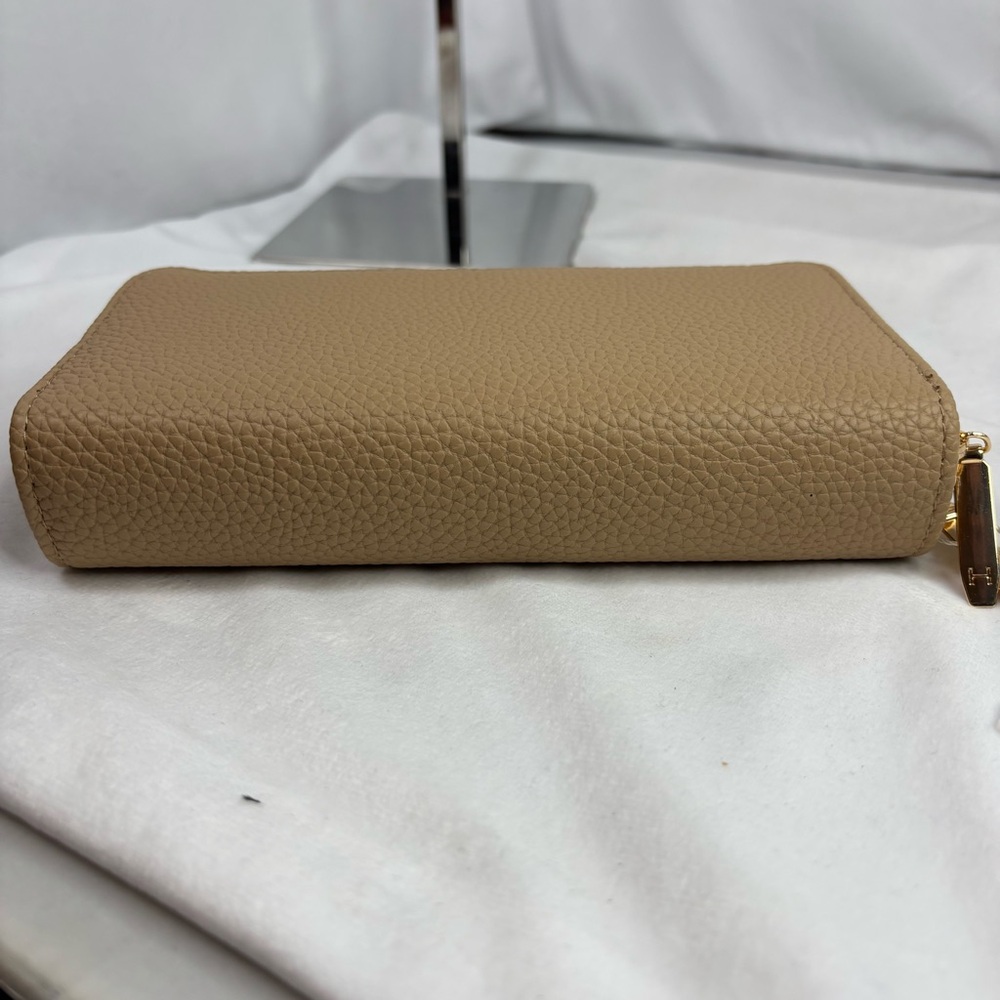HALSTON Double Zip-around Wallet Beige Pebbled Gold Logo NWT $58 - Picture 8 of 12